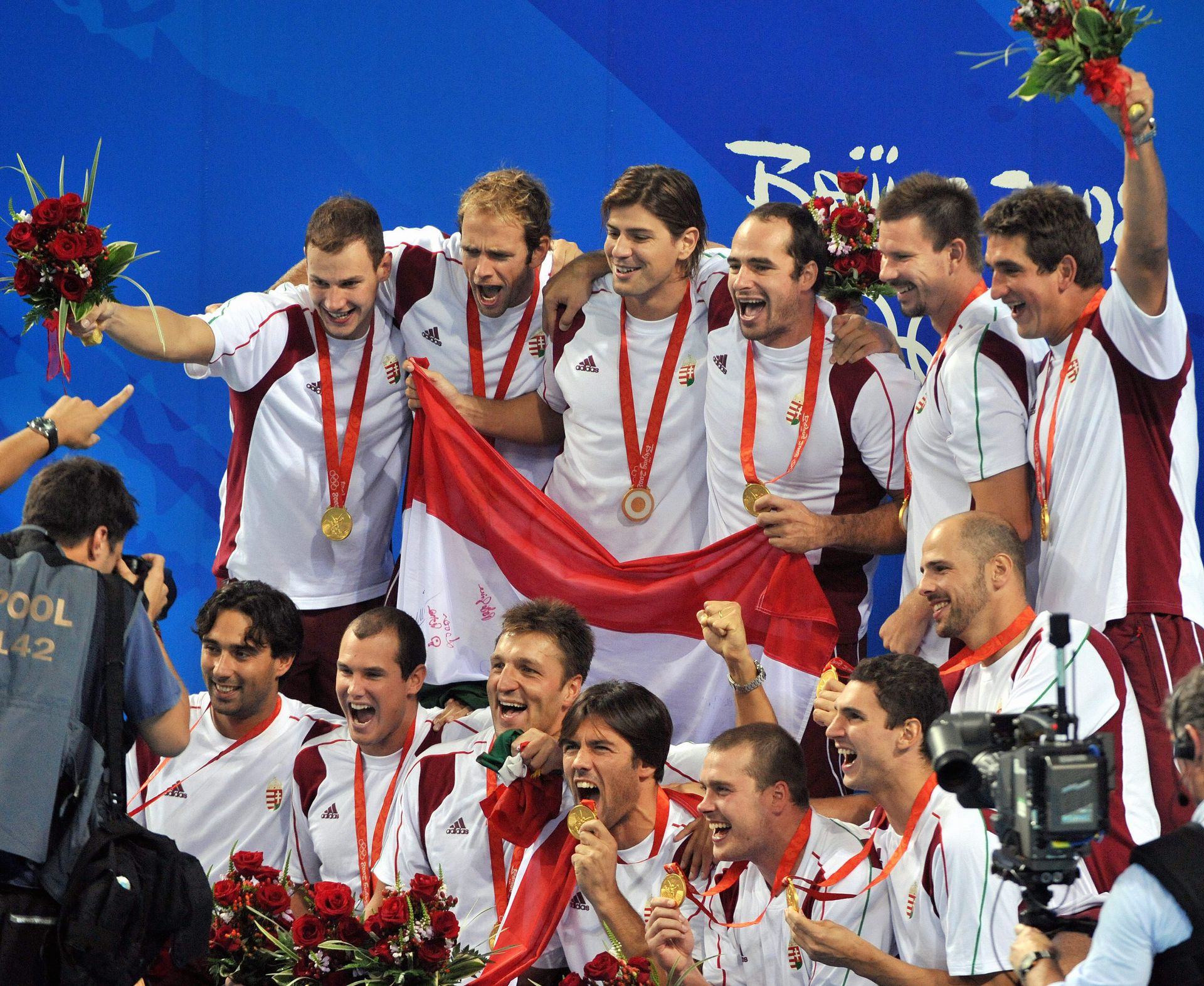 A világ tetején, 2008-ban a pekingi olimpián: Hosnyánszky Norbert (alsó sor, balról a második) már első olimpiáján elérte, amiről minden magyar vízilabdázó álmodik Fotó: MTI/Koszticsák Szilárd