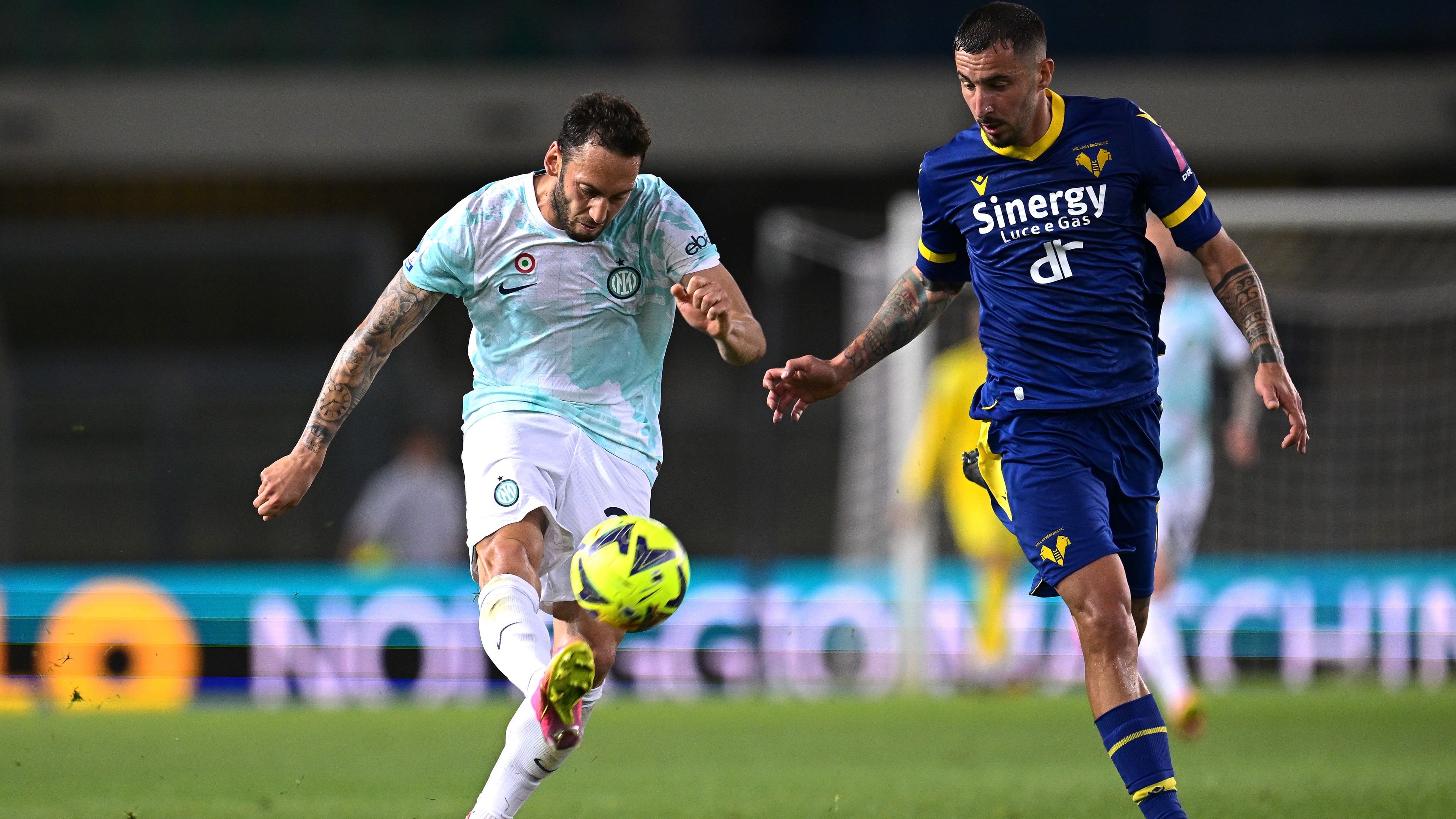 Az Inter középpályása, Hakan Calhanoglu bombagóllal vette ki a részét a Verona elleni 6–0-ás győzelemből.