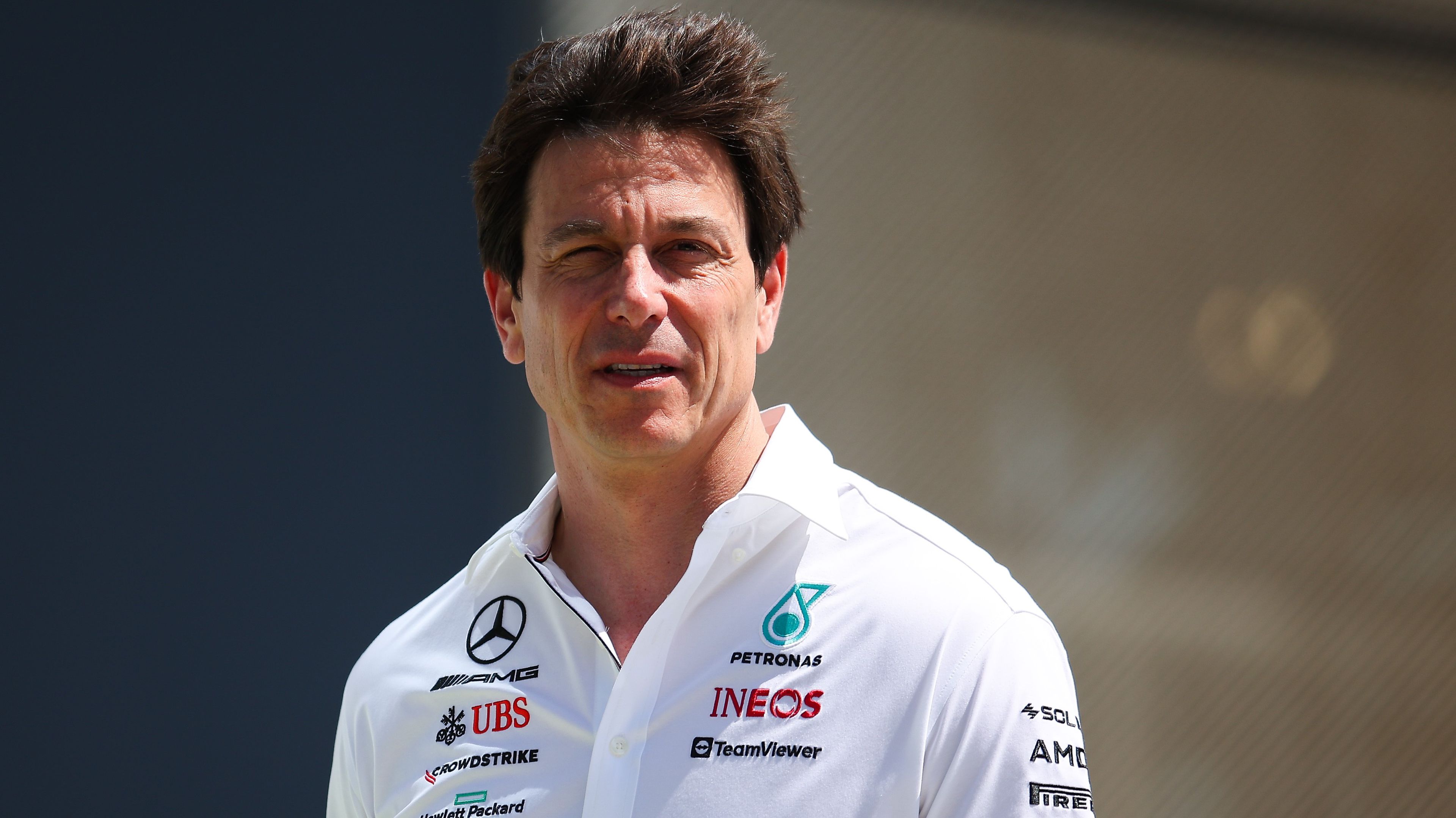 A Mercedes csapatfőnöke elismeri a monacói pilóta teljesítményét