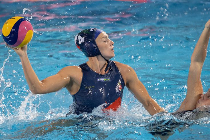 Telitalálat Gurisatti ruhamárkája