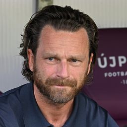 Hivatalos: távozik az Újpest vezetőedzője
