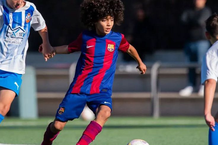 Itt az új Yamal? Látni kell, mit művel a Barca 12 éves tehetsége a labdával! – videókkal
