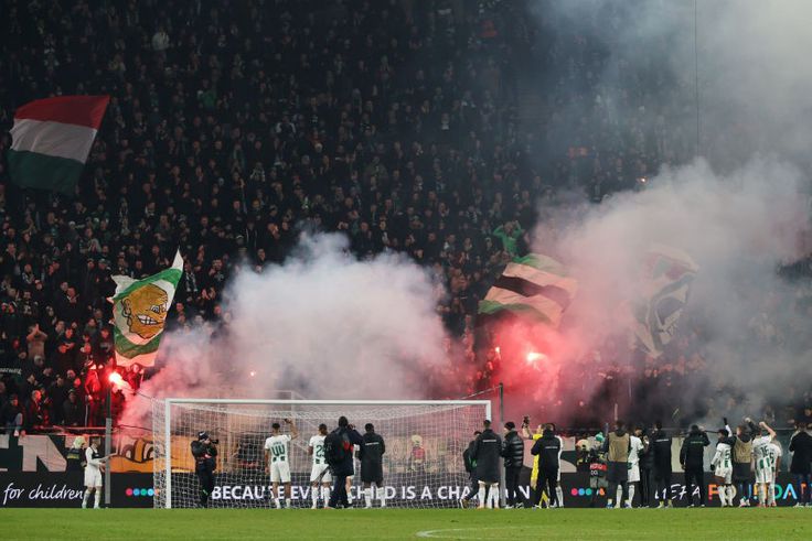 Rangadóhoz méltó körítés: telt ház az Üllői úton!