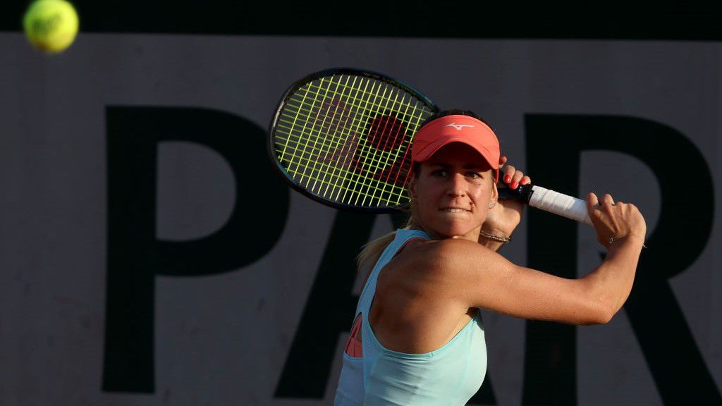 A magyar teniszező belga partnerével a tizenhat közé jutott Párizsban, a női párosok mezőnyében. (Fotó: Getty Images)