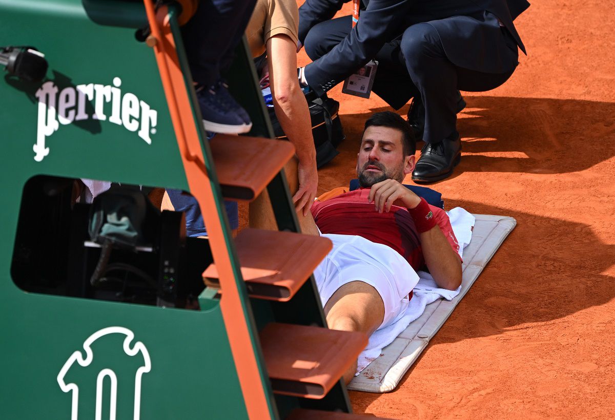 Djokovicsnak többször is ápolni kellett a térdét (Fotó: Getty Images)