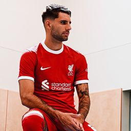 Videók: Szoboszlai először látta meg Liverpool-mezét, és azt is megmutatta az angoloknak, hogy ejtik a nevét