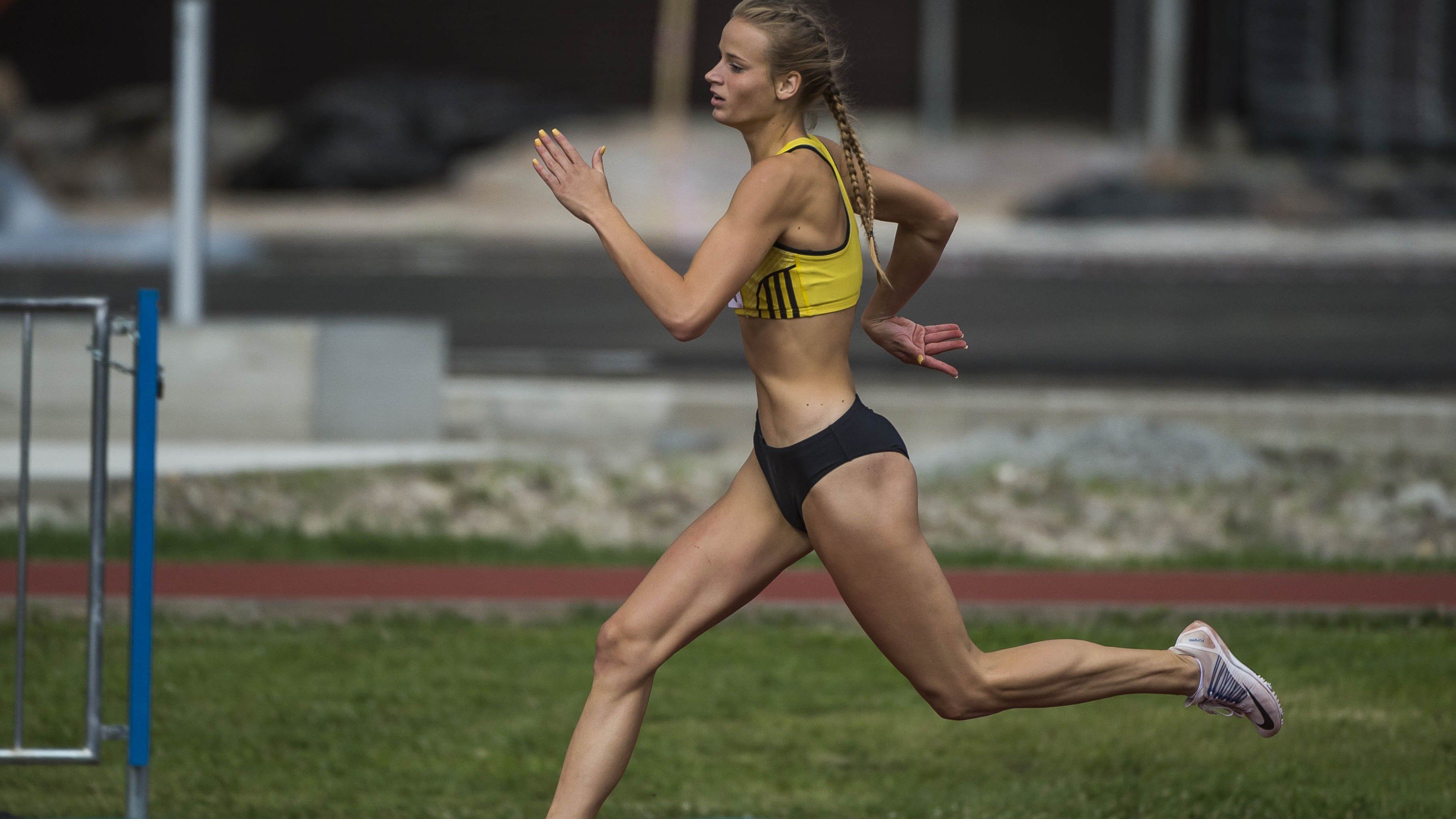 A női 400 méter gáton Mátó Sára 56.58 másodperccel lett bronzérmes Fotó: MTI/Bodnár Boglárka