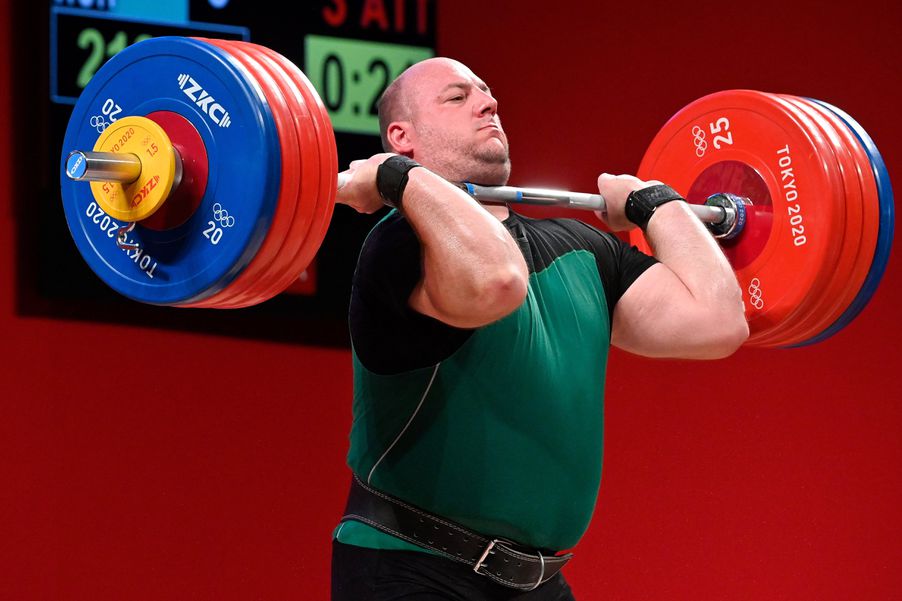 Nagy Péter a tokiói nyári olimpia férfi súlyemelő-bajnokságának plusz 109 kilogrammos súlycsoportjában versenyez (Fotó: MTI/Czeglédi Zsolt)