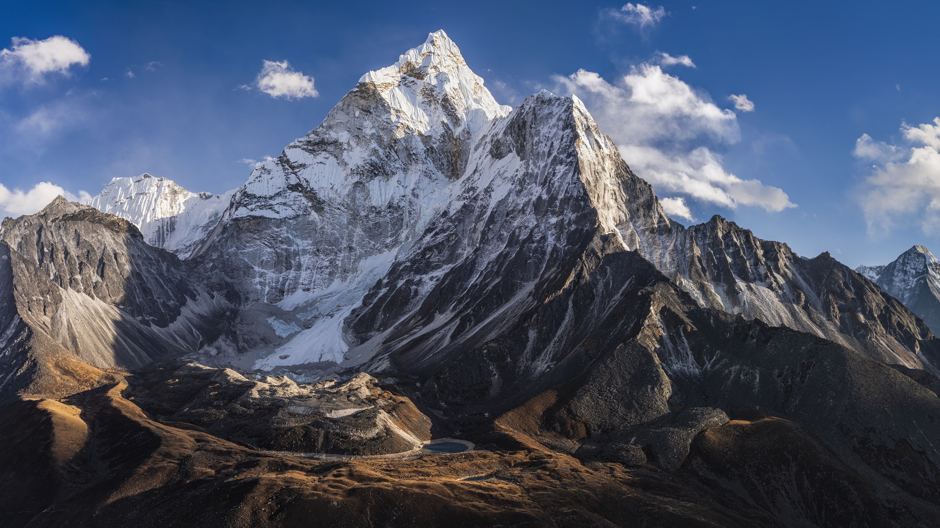 Zichó Viktor arra készül, hogy az Alpok után a világon elsőként hosszában átszelje a Himaláját