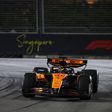 Piastri vezet Hadjar és Verstappen előtt a szingapúri reflektorfényben
