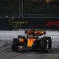 Piastri vezet Hadjar és Verstappen előtt a szingapúri reflektorfényben
