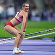 Ledobta felsőjét a twerkelő rúdugró, Alysha Newman