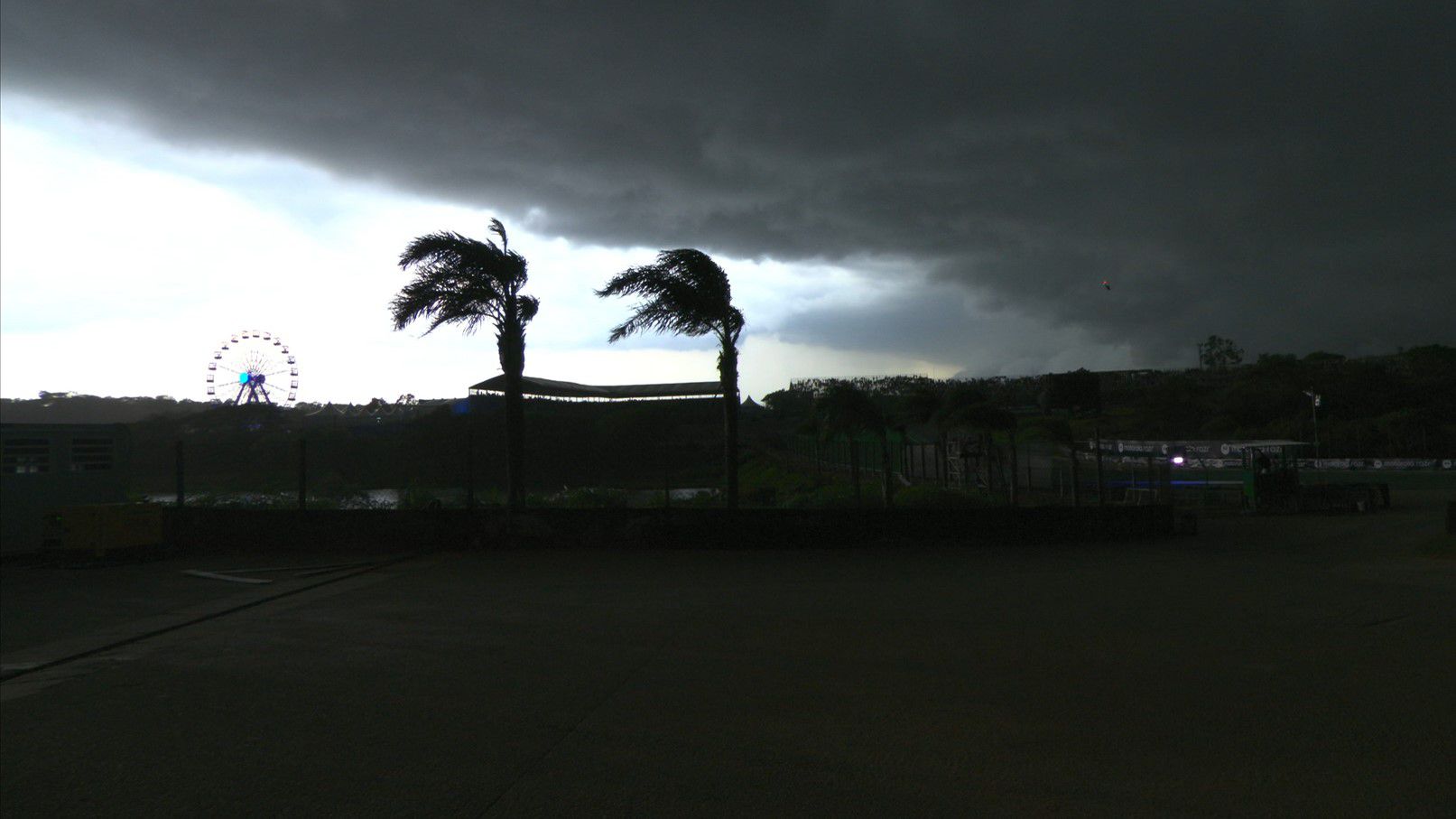 Borzasztó viharral zárult a brazíliai időmérő... (Fotó: F1/Twitter)
