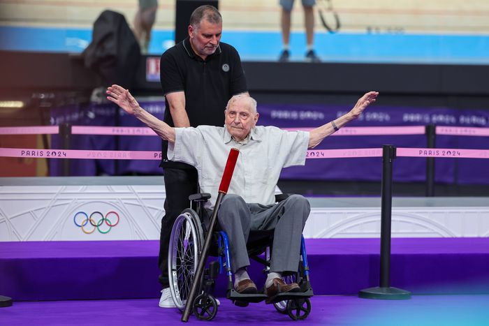 Elhunyt Charles Coste