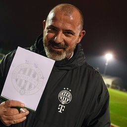 Most minden kiderül: a Fradi edzője elárulta, mit írt a cetlire