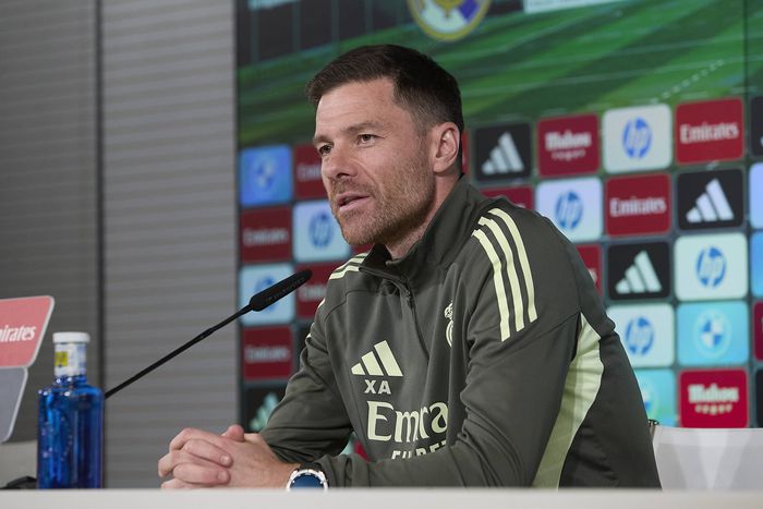 Xabi Alonso elismerte, hogy beszélt Florentino Pérez klubelnökkel az eredmények javítása érdekében