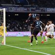 Szenved, büntetőkkel nyert a Napoli