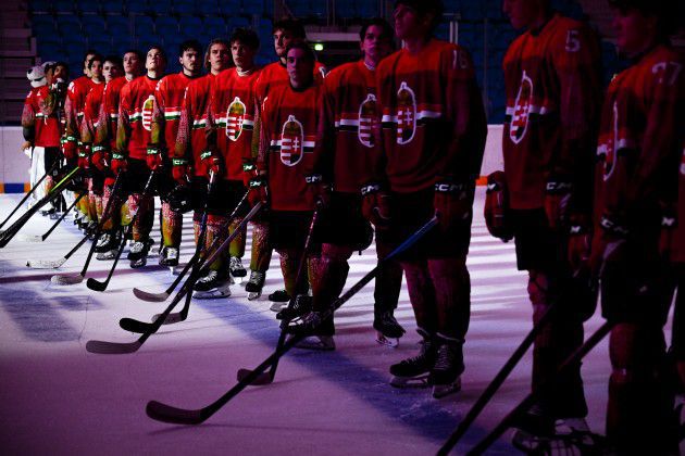 Komoly erőpróba előtt a válogatott (Fotó: jegkoronszovetseg.hu)