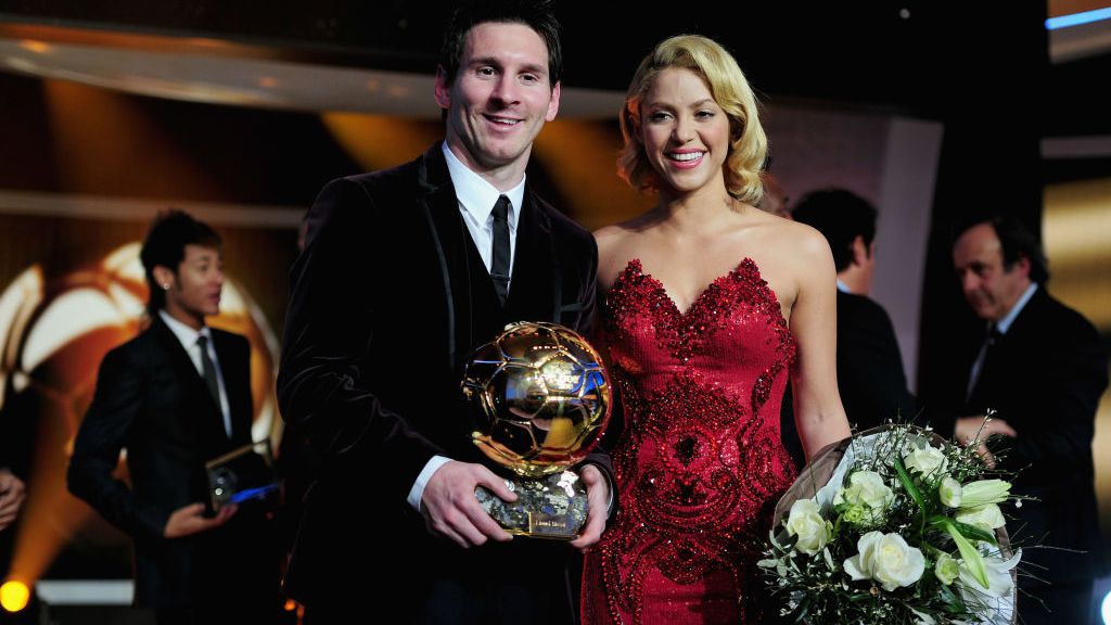 Bár Shakira 2011-ben jött össze Piquével, ebben az évben az Aranylabda díjátadóján még Messivel fotózkodott (Fotó: GettyImages)