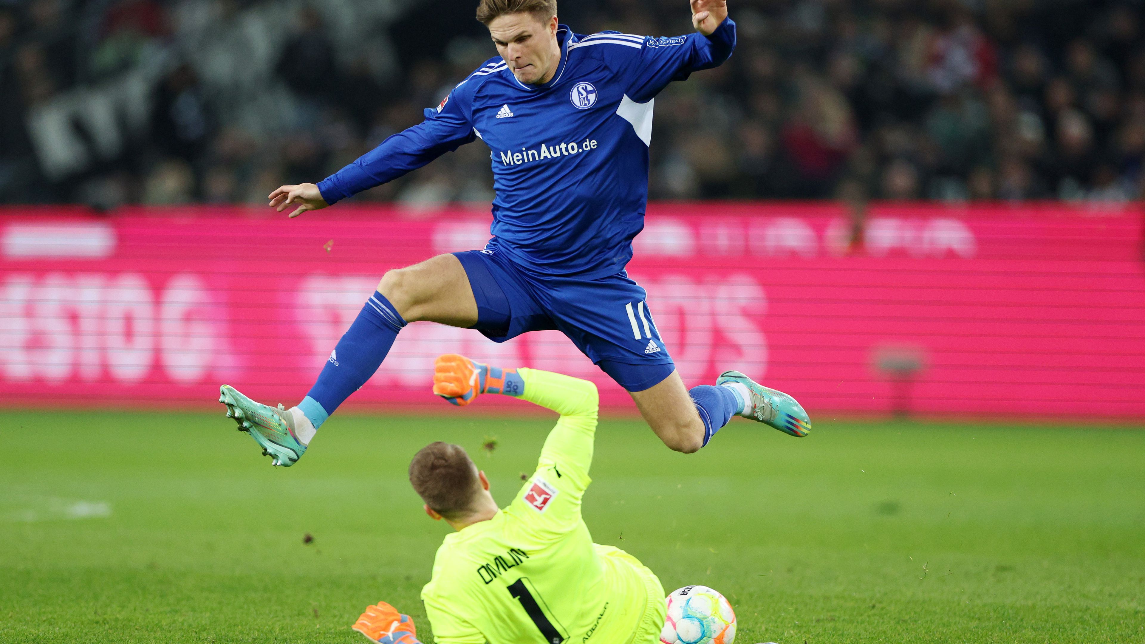 A végén Jonas Omlin-nek kellett megakadályoznia, hogy elkerülje a vereséget a Borussia Mönchengladbach.