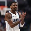 A sérült NBA-sztár a büntetővonalhoz vitette magát, majd dobott...
