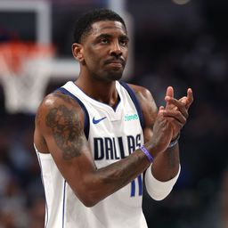A sérült NBA-sztár a büntetővonalhoz vitette magát, majd dobott...