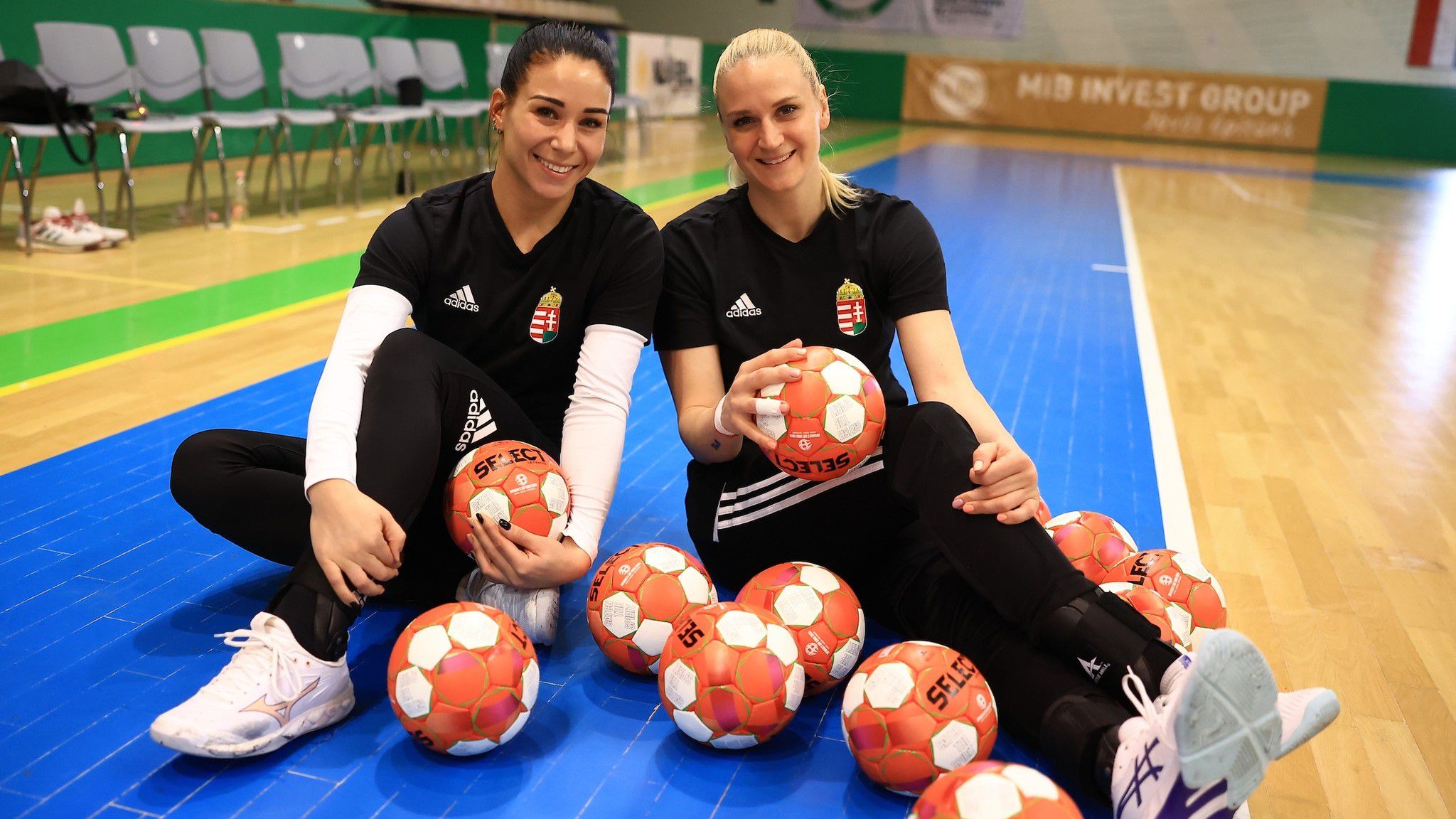 Íme, a magyar női kéziválogatott tagjai bemutatták az Eb hivatalos labdáját