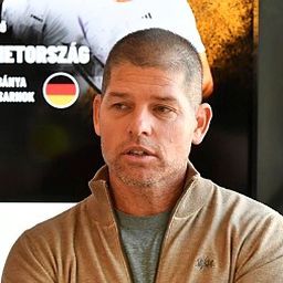 Szívrohama után újra munkában Fucsovics korábbi edzője – videóval
