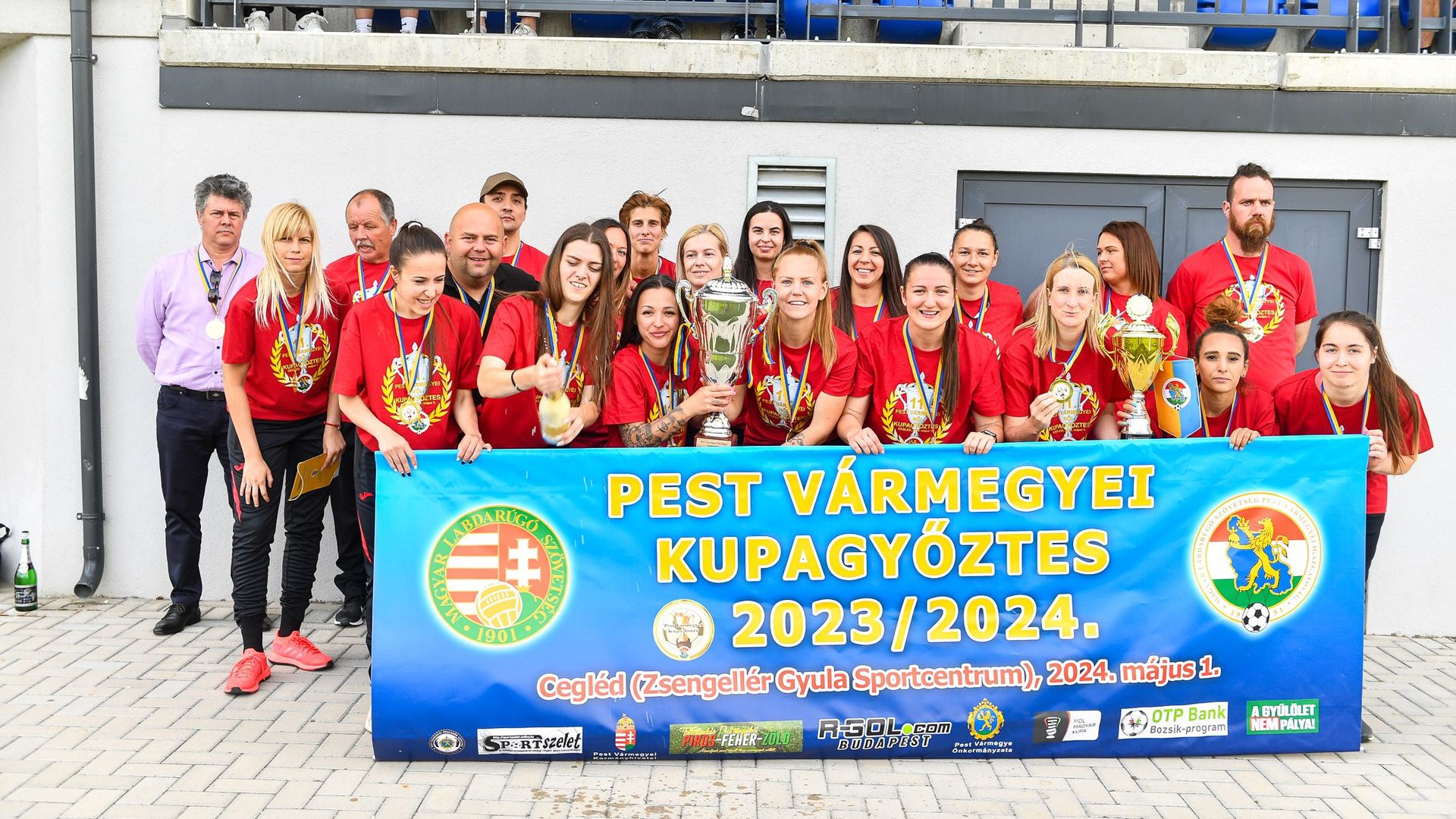 Érthető az öröm, a valkói hölgyek 2023 után újra megnyerték a kupadöntőt Pest vármegyében. (Fotó: Sipos Hajnalka)
