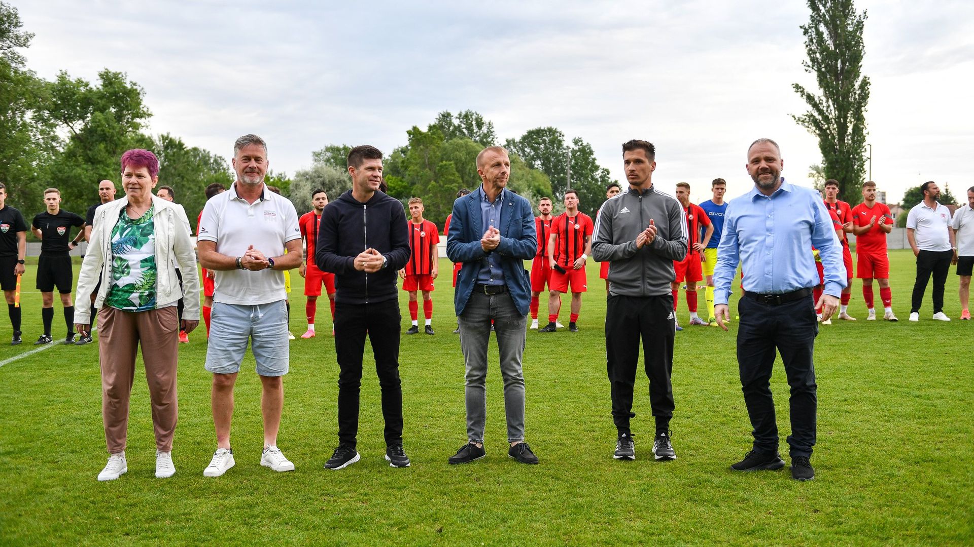 A férfi döntő díjátadói (balról): Lovász Gyöngyi, dr. Bársony Farkas, Böőr Zoltán, Varga Károly, Jakab Árpád és Benkő Tamás. (Fotó: Sipos Hajnalka)