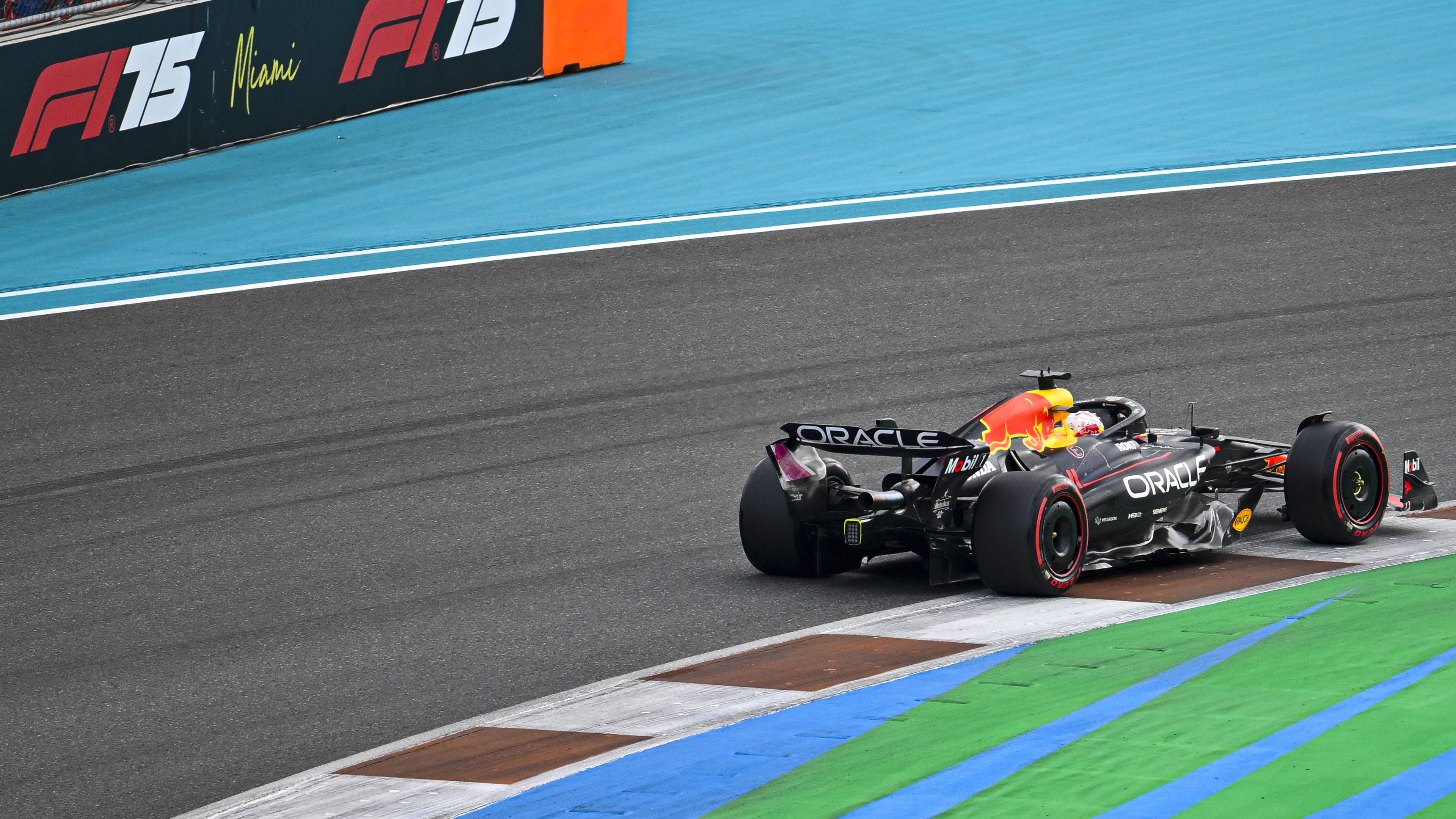 Max Verstappen mindenkit maga mögé utasított a miami időmérő edzésen