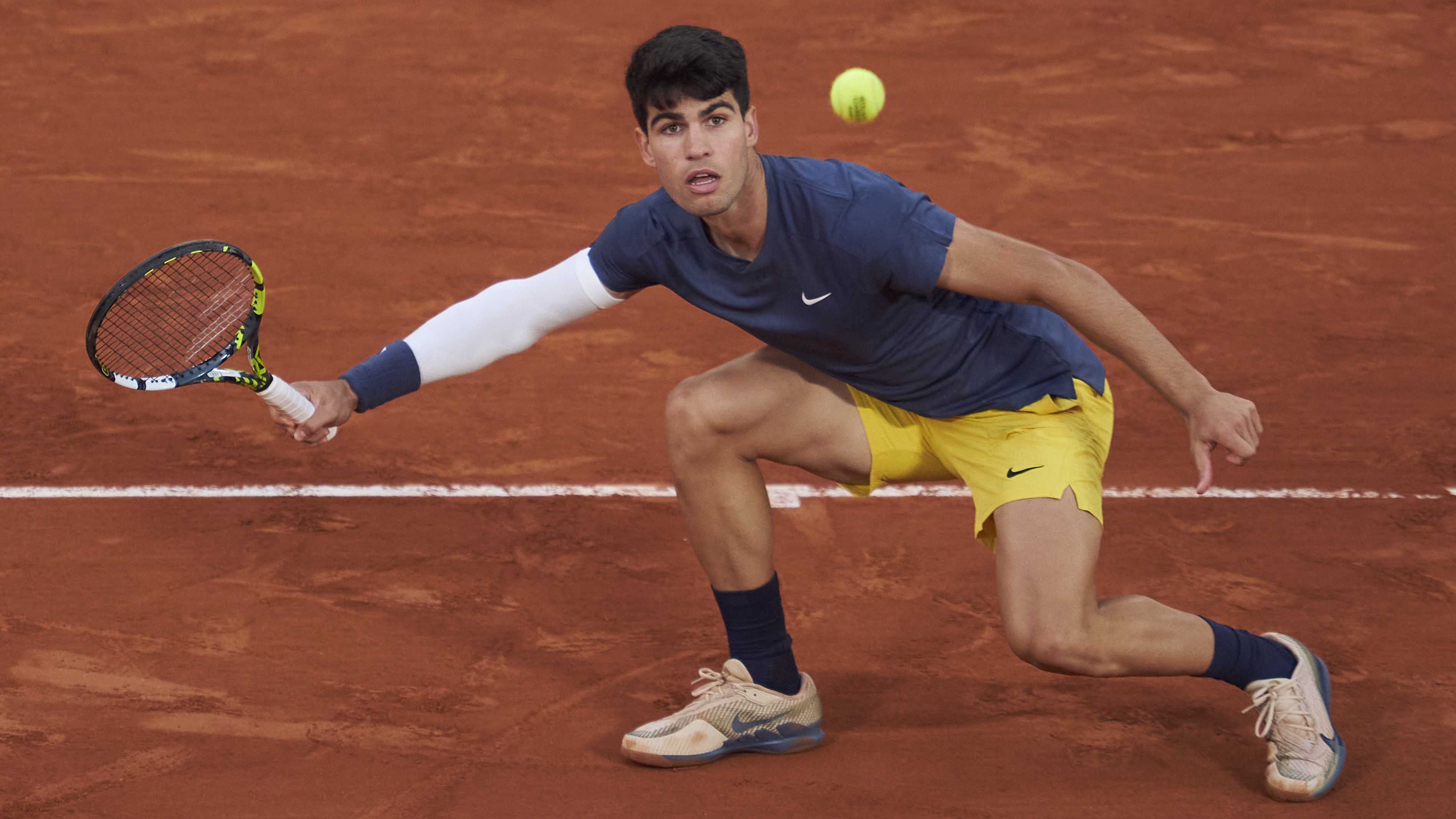 Alcaraz legyőzte a 2021-es döntőst, bejutott a négy közé a Garroson
