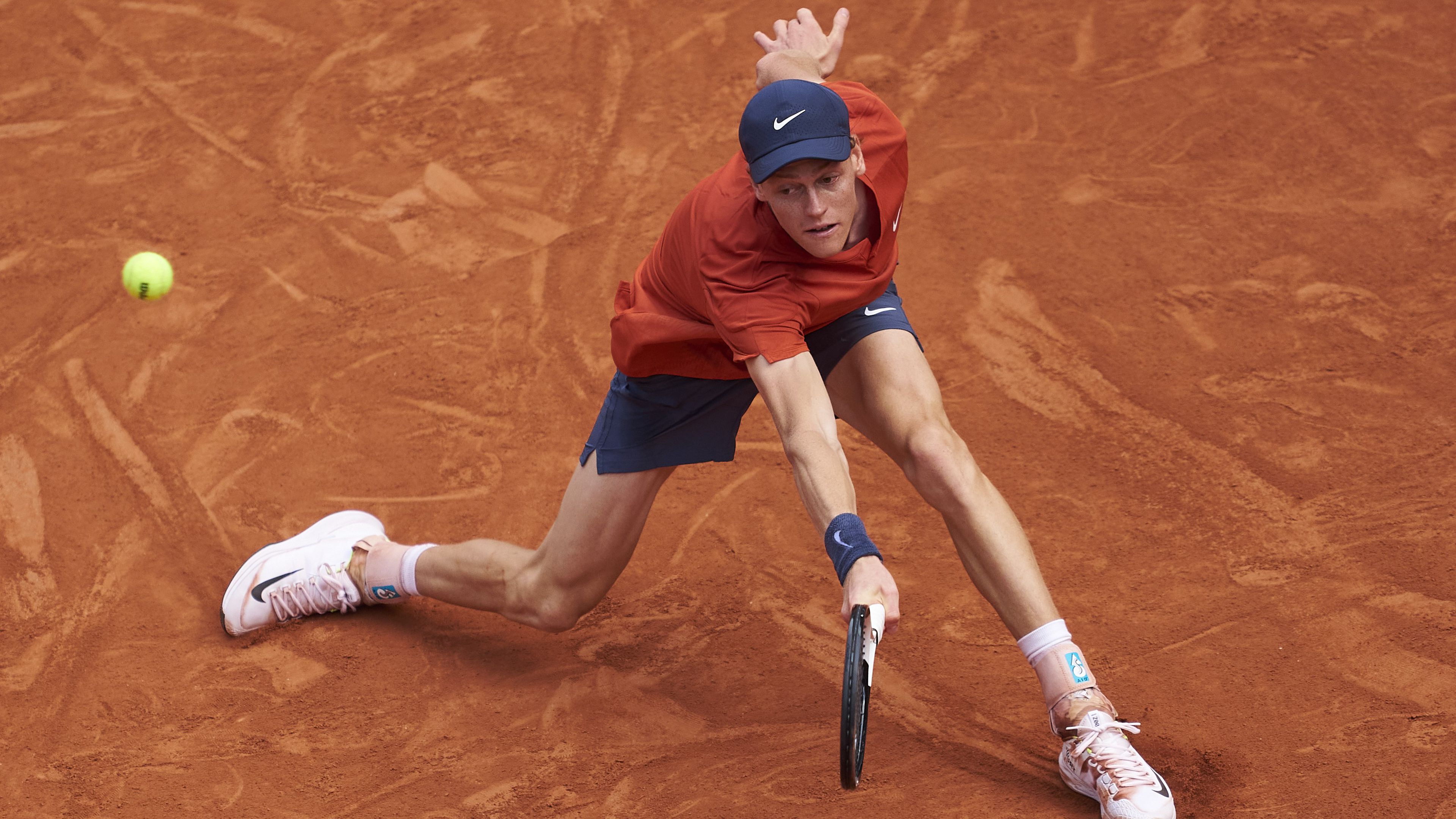 Jannik Sinner először elődöntős a Roland Garroson