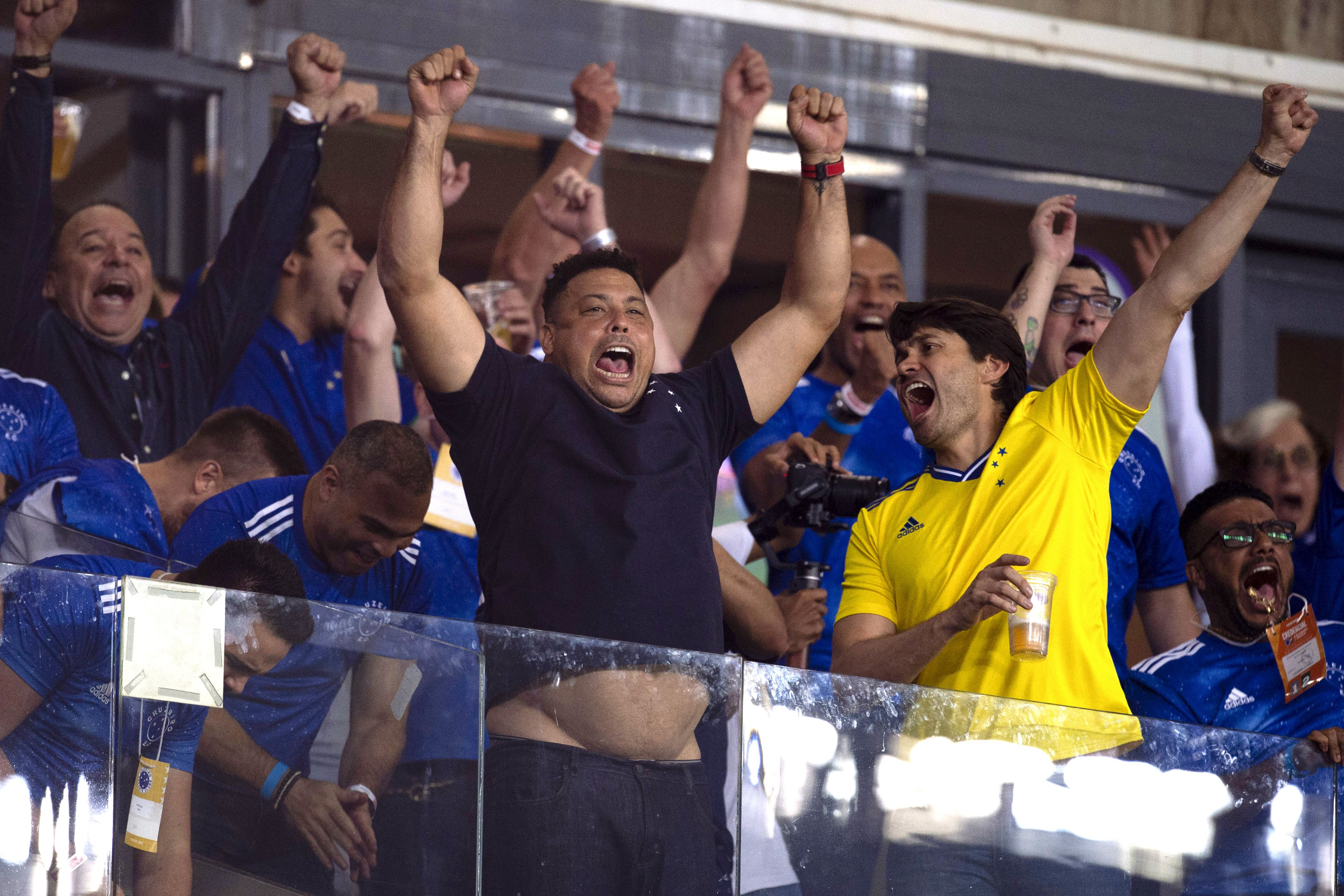 Ronaldo pocakvillantással ünnepelte brazil csapata, a Cruzeiro feljutását/MTI-EPA