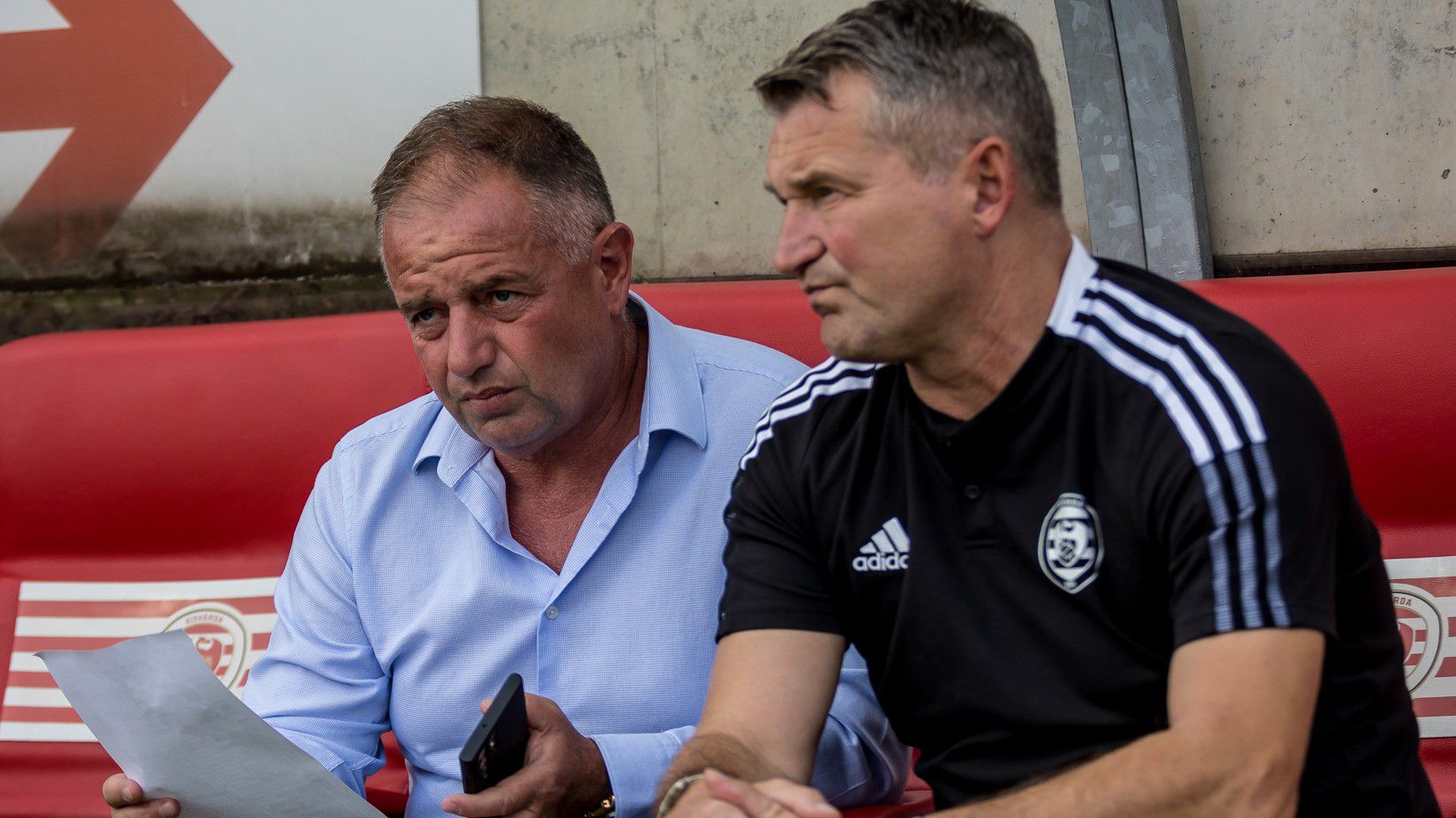 Révész Attila (balra) újra sportigazgatóként dolgozik Kisvárdán (Fotó: kisvardafc.hu)