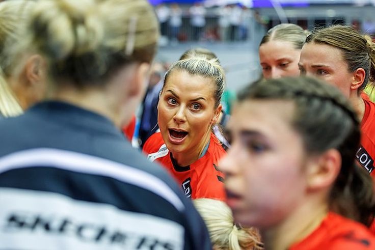 Drónok miatt a müncheni reptér padlóján aludtak a Debrecenbe tartó Esbjerg kézisei