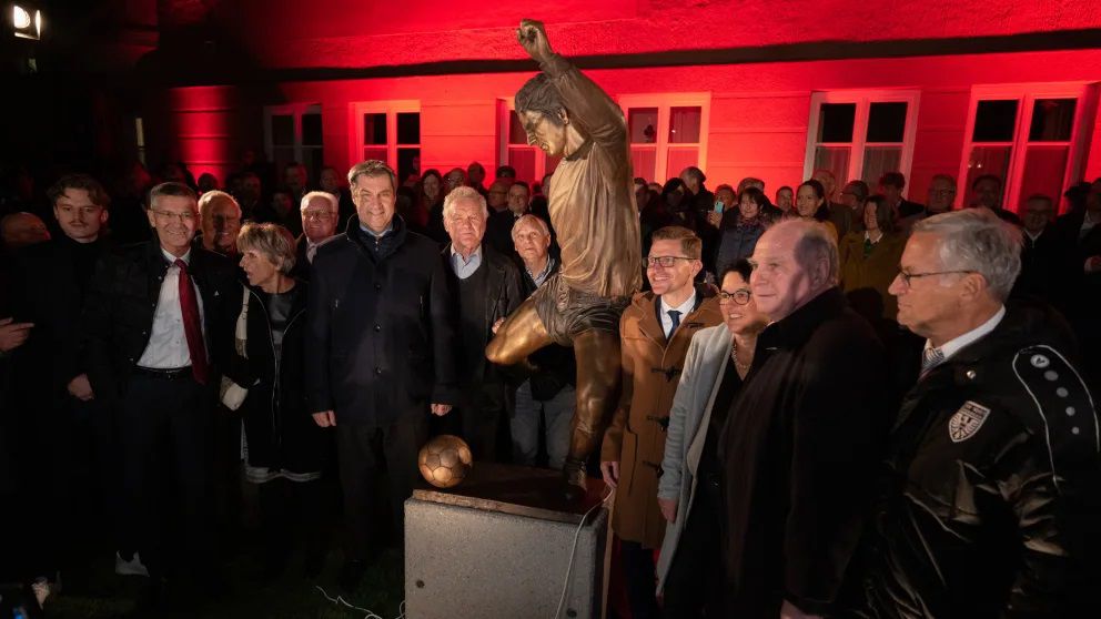 Szobrot emeltek Gerd Müller tiszteletére szülővárosában