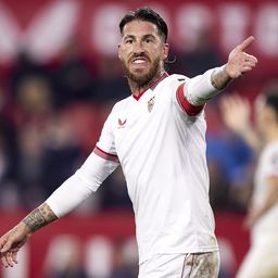 Ilyet ritkán látni: Sergio Ramos interjú közben osztott ki egy szurkolót – videóval
