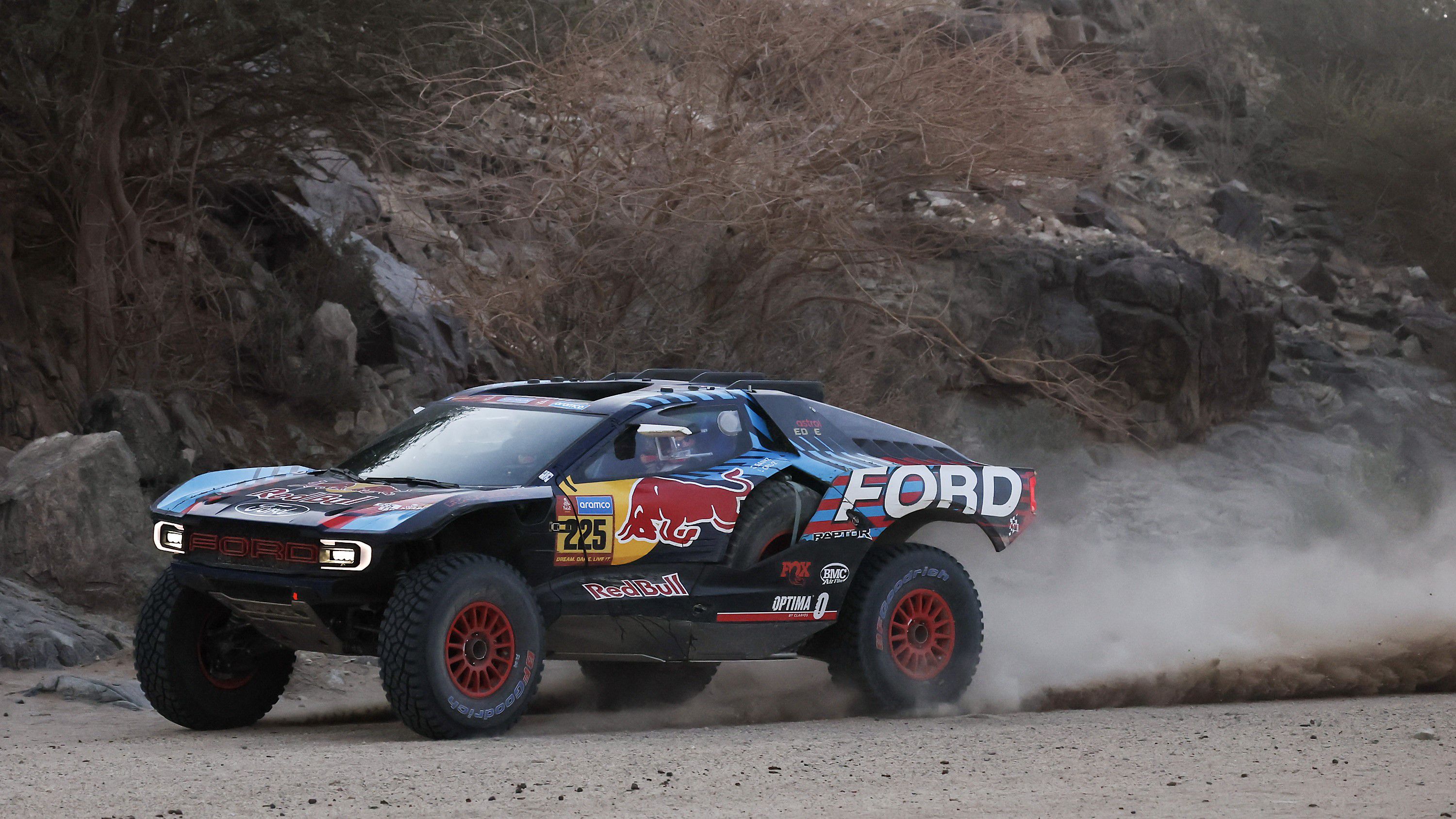 Carlos Sainz édesapja hatalmasat borult a Dakaron – videó