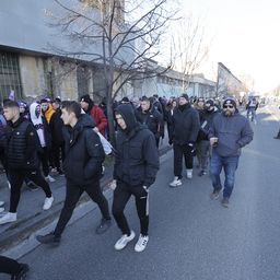 Galéria: vidám hangulatban indultak a szurkolók Újpestről