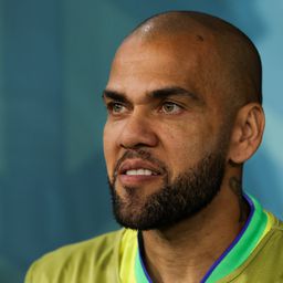 Elkezdődött Dani Alves tárgyalása, tizenkét év börtönt is kaphat