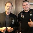 Magyar tűzoltóval pózolt Arnold Schwarzenegger