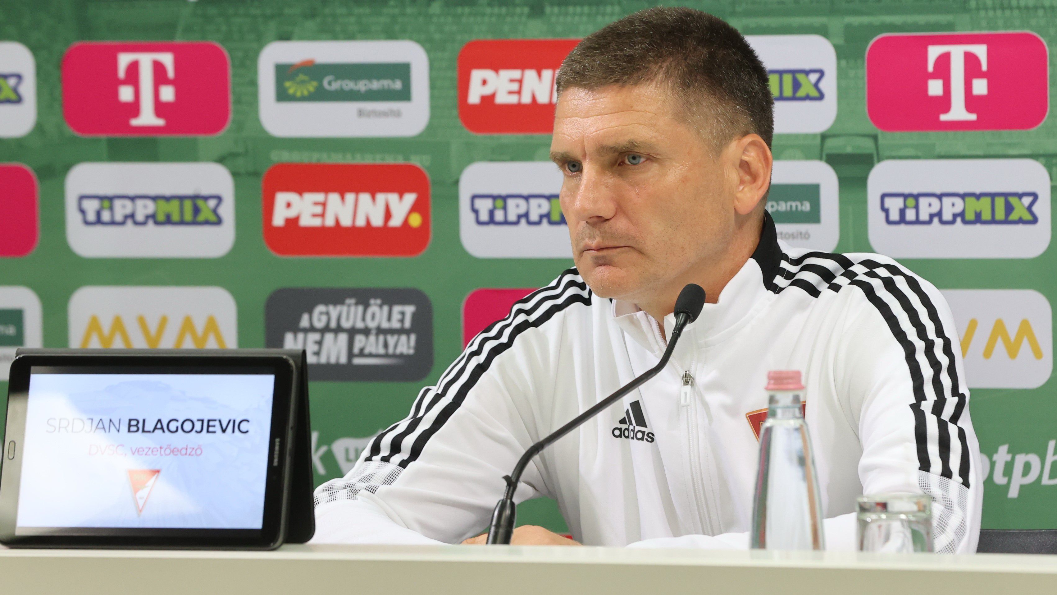 A Debrecen edzője nem akart kockáztatni a piros lap után – videóval