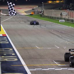 Verstappen nyert Bahreinben, de Alonso elvitte a show-t – videókkal