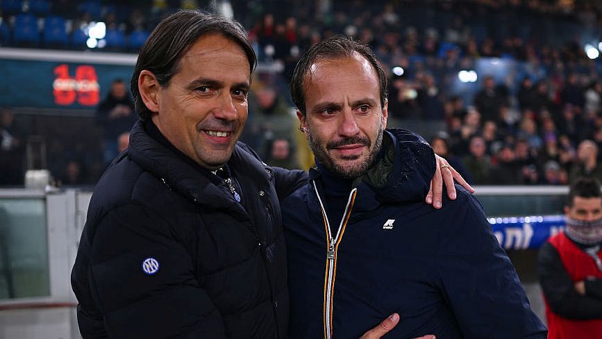 Simone Inzaghi (balra) keze alatt szárnyal az Inter
