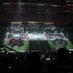 Itt a bejelentés, jön a Super Bowlhoz hasonló félidei show a foci-vb döntőjében