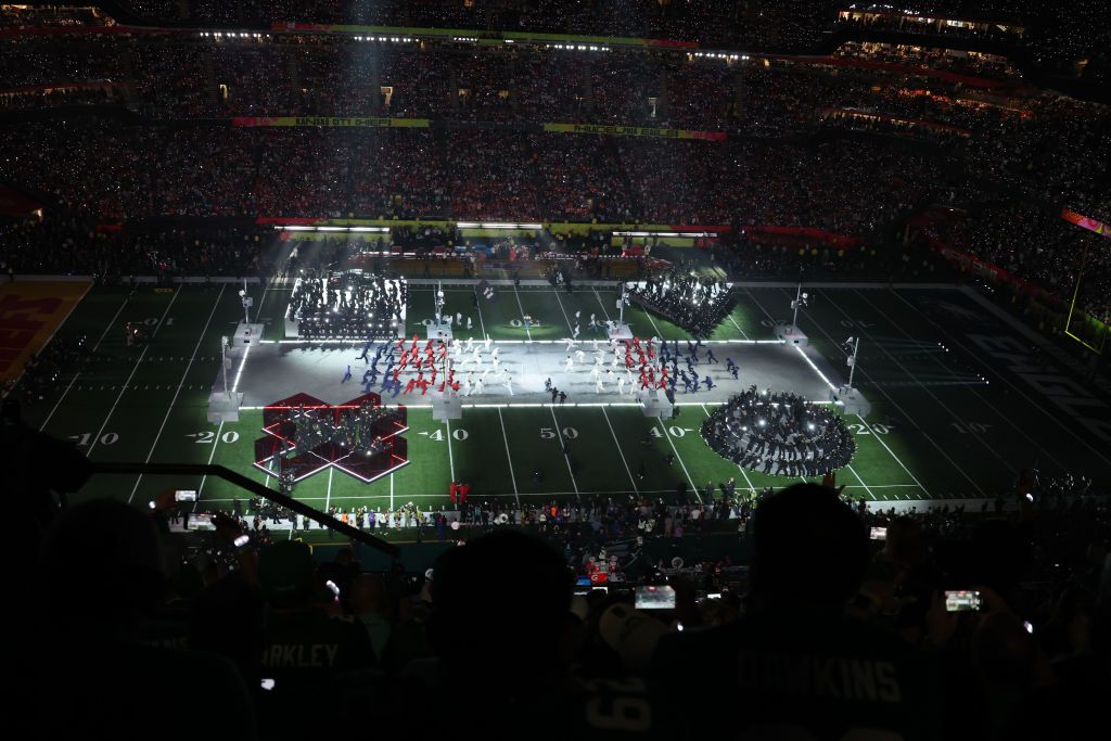 Itt a bejelentés, jön a Super Bowlhoz hasonló félidei show a foci-vb döntőjében