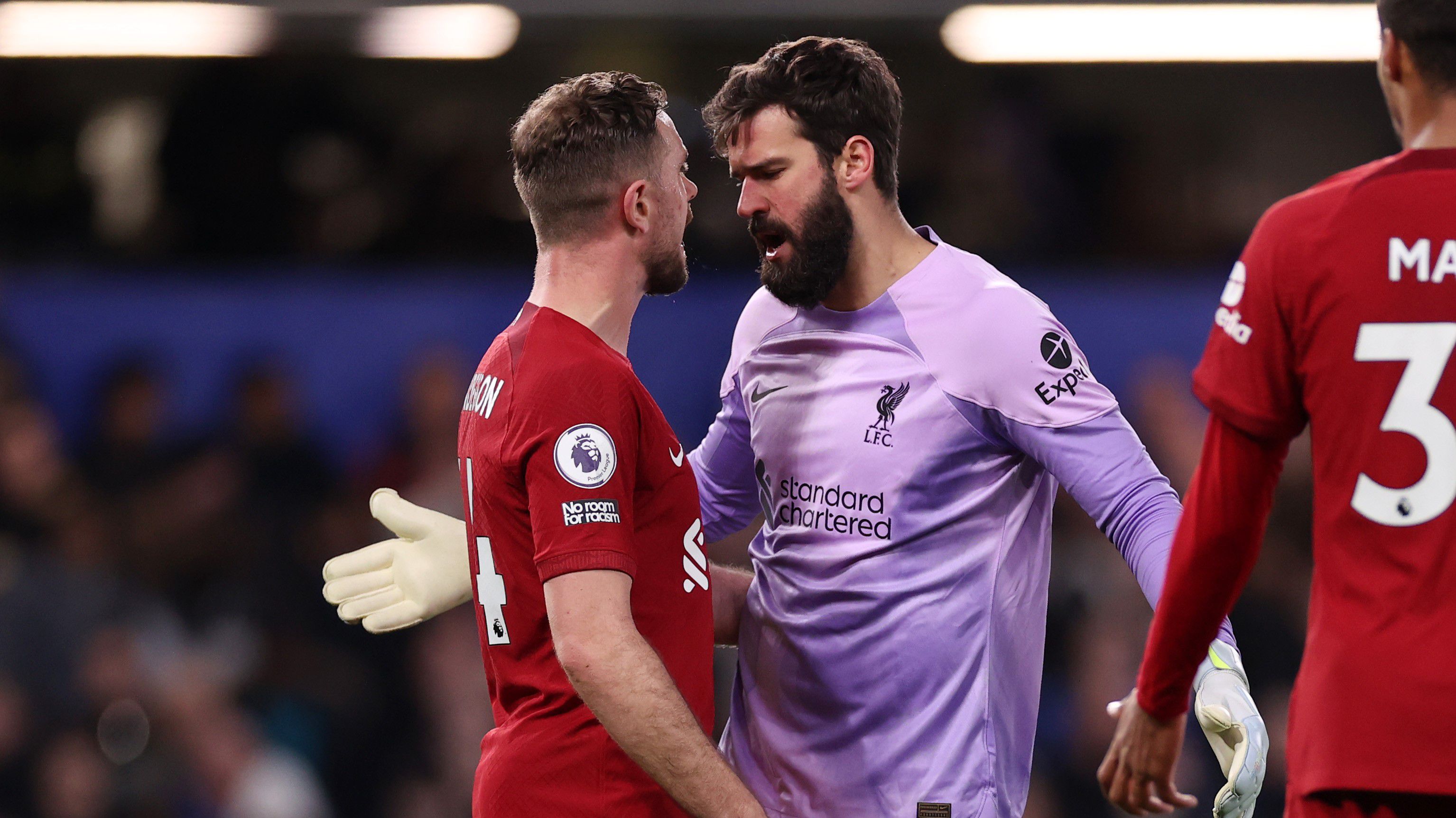 Jordan Henderson és Alisson a Chelsea-Liverpool mérkőzésen (Fotó: Getty Images)