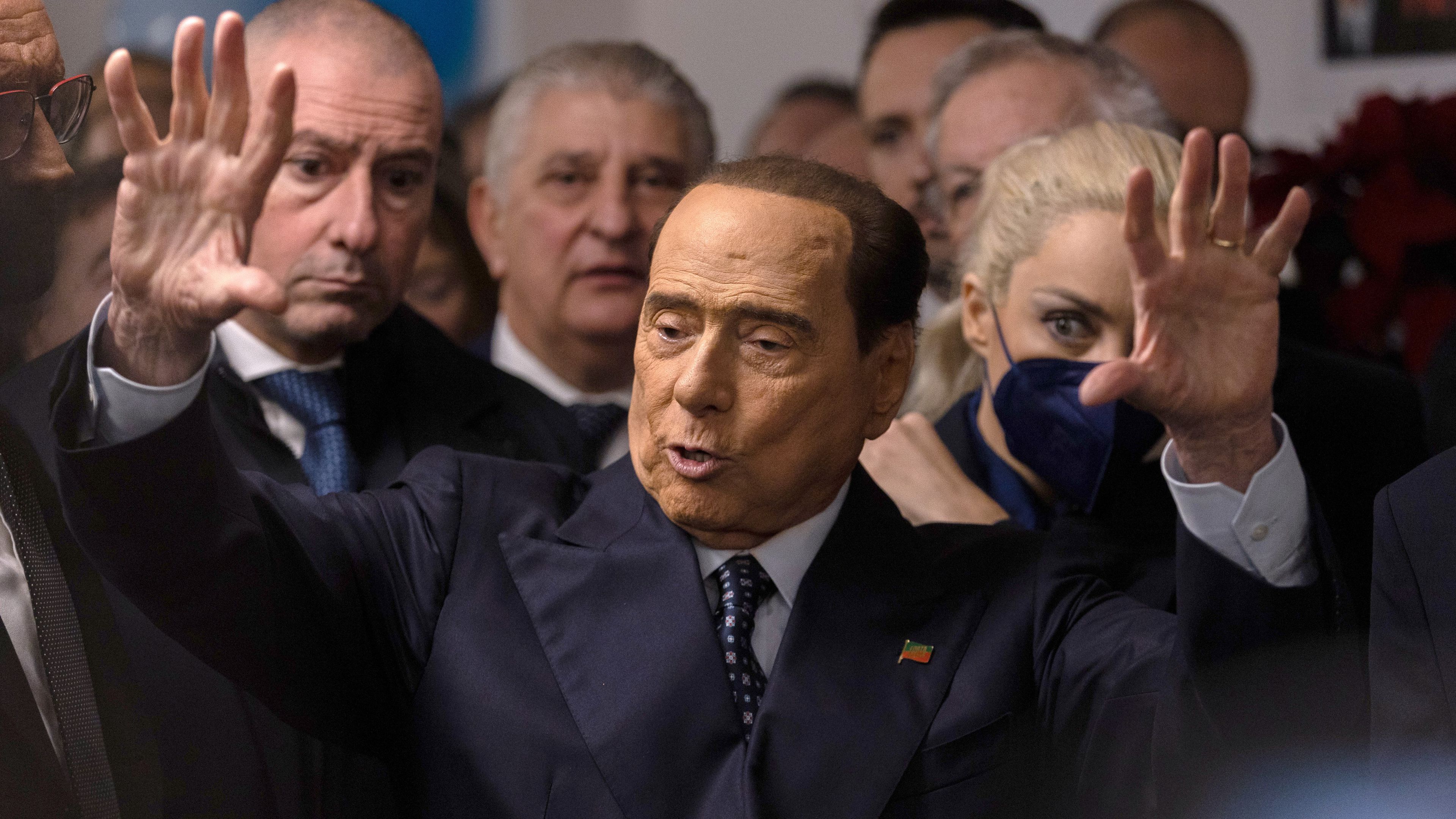 Négy alkalommal volt Olaszország miniszterelnöke SIlvio Berlusconi.