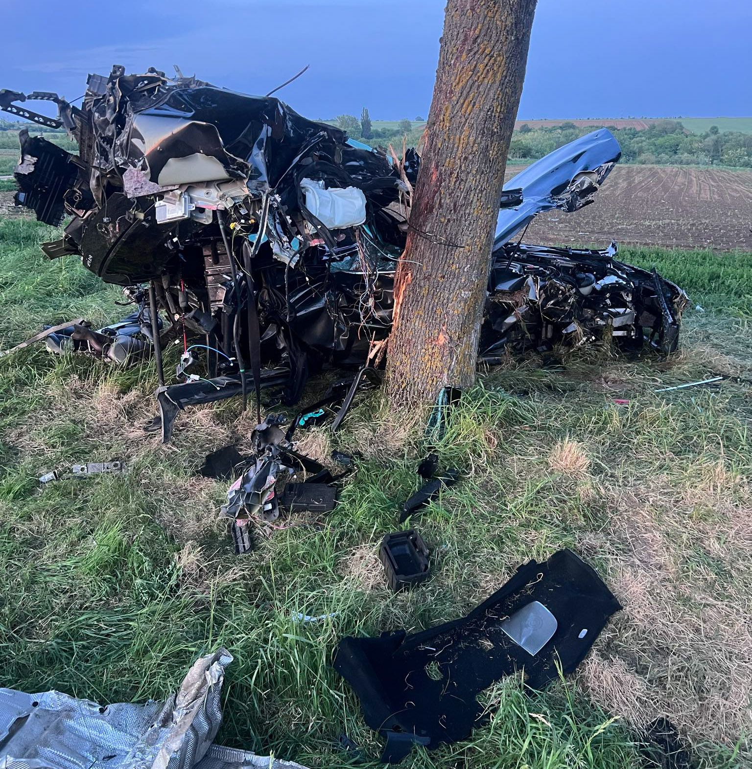 Egy fának csapódott Stétzék kocsija Fotó: olvasóriporter